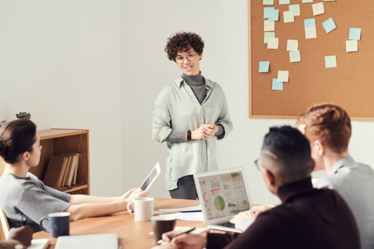 Meetings effizient gestalten durch Moderation und Räume