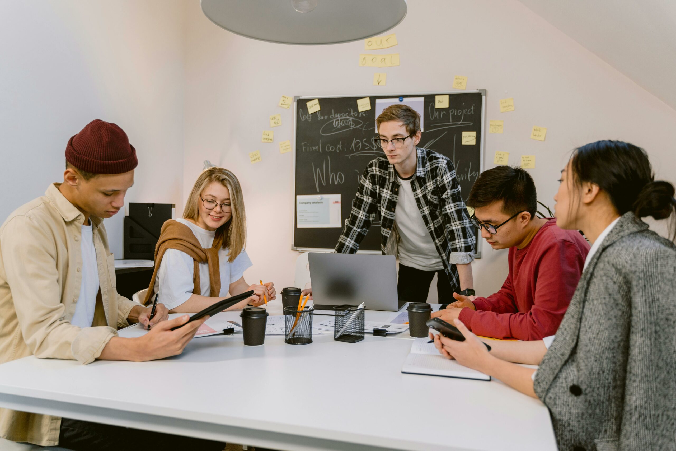 Kommunikation, Feedback und schwierige Themen bearbeiten